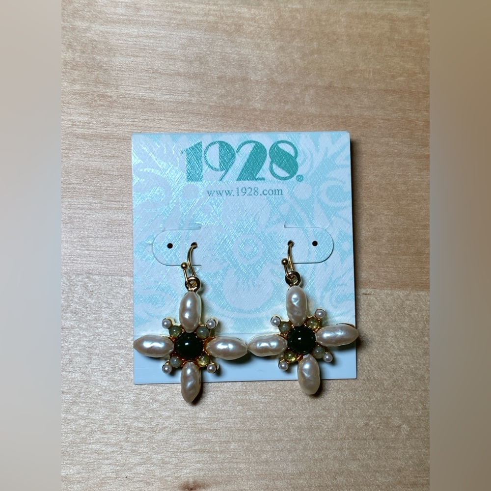 1928 Jewelry Gold Tone  Costume Pearl And Gemstone Green Stone Drop Earrings